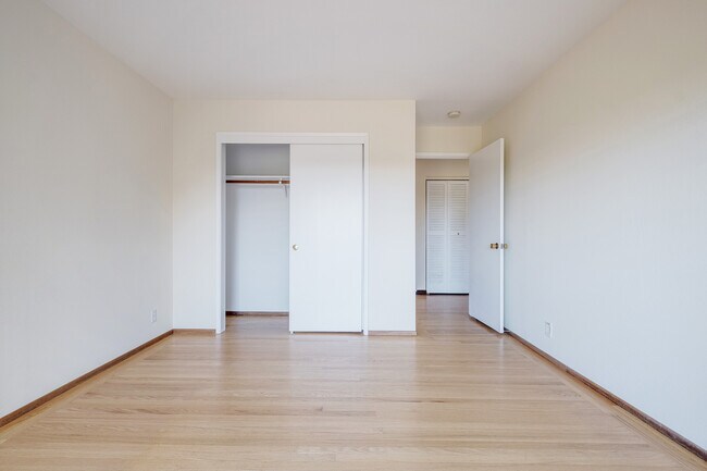 Building Photo - 90 Geldert Dr