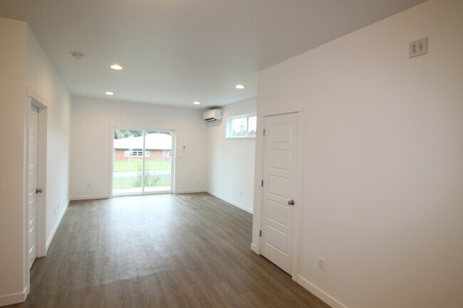 Building Photo - 1785 NW 5th Ave