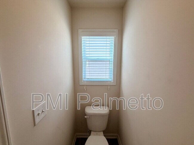 Building Photo - 141 Hay Meadow Ln