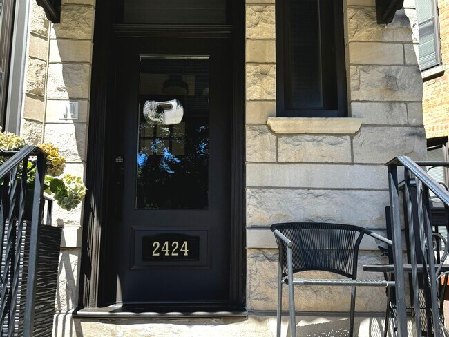 Building Photo - 2424 N Mozart St