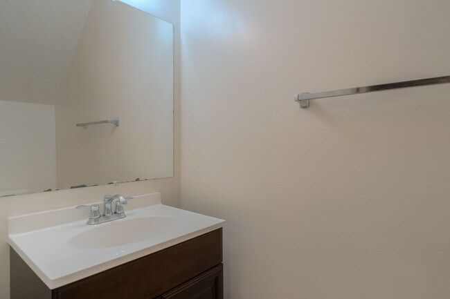 Building Photo - 4 bedroom / 2 1/2 Bath. Undergrad Welcome. Off Street Parking, Bus Route