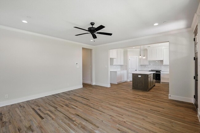Building Photo - 510 Woodside Trl
