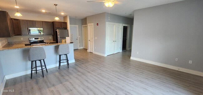 Building Photo - 25 Hastings Dr