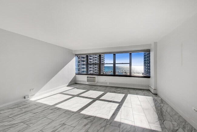 Building Photo - 6030 N Sheridan Rd