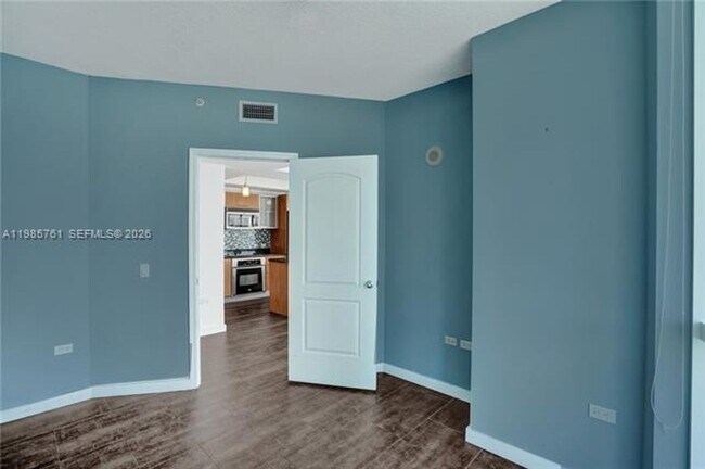 Building Photo - 480 NE 30th St