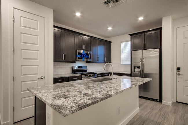 Building Photo - 1087 E Chapman Dr