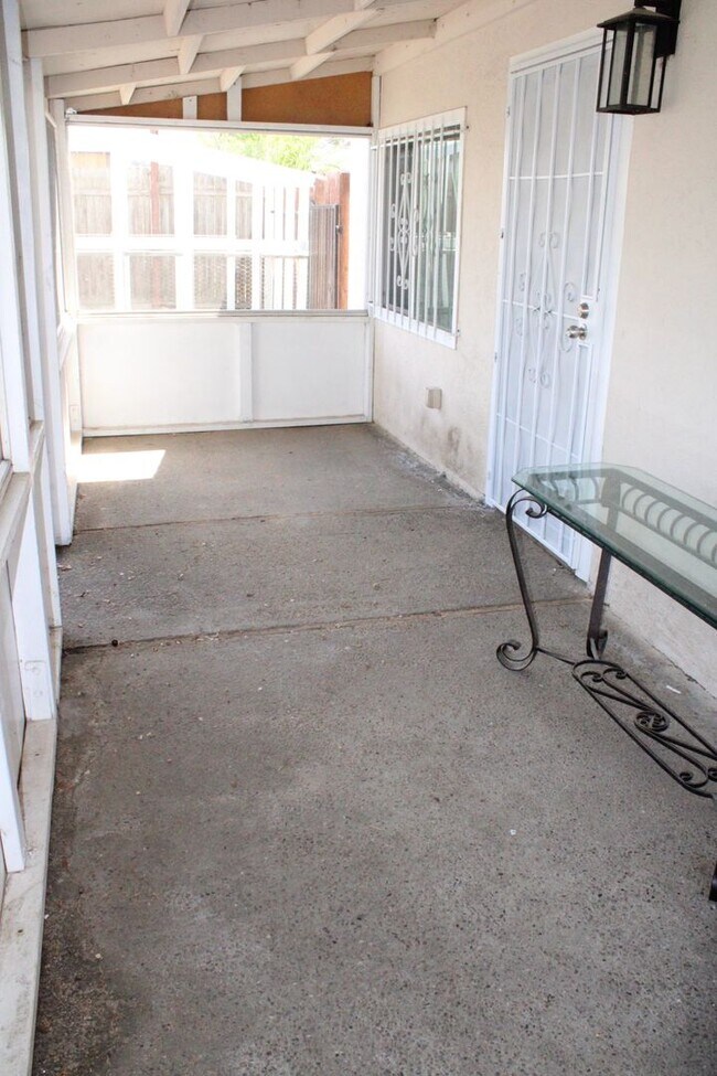 Building Photo - Gated Three Bedroom, 1 Bathroom House in Bay Point