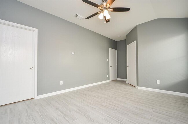 Building Photo - 14923 Sunset Bay Ct