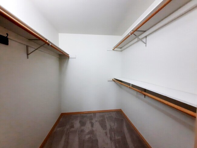 Building Photo - 860 SE Sentry Dr