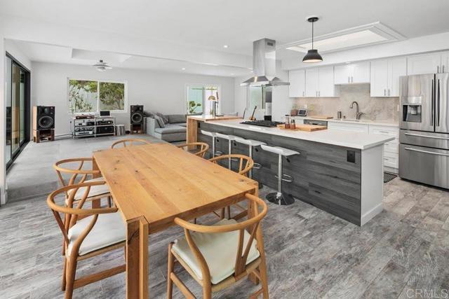 Building Photo - 6073 Avenida Chamnez