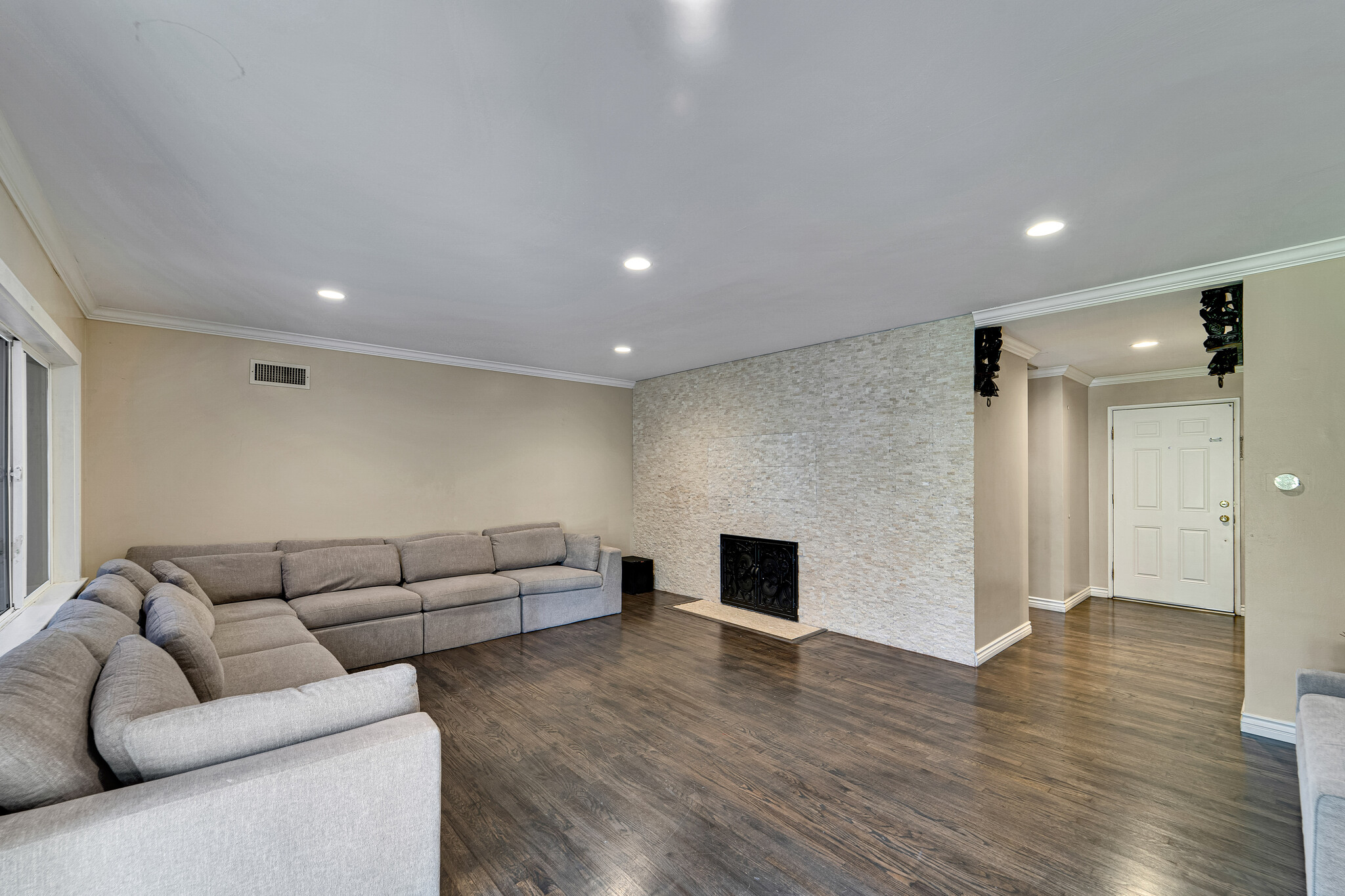 Hardwood floors thought - 900 Bethany Rd