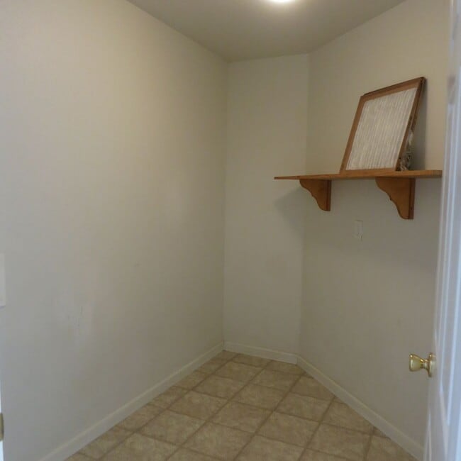 Building Photo - Golf Course Home