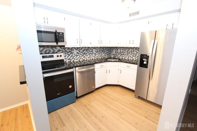 Building Photo - 1204 Aspen Dr