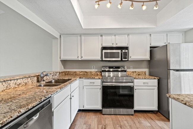 Building Photo - Beautiful Condo
