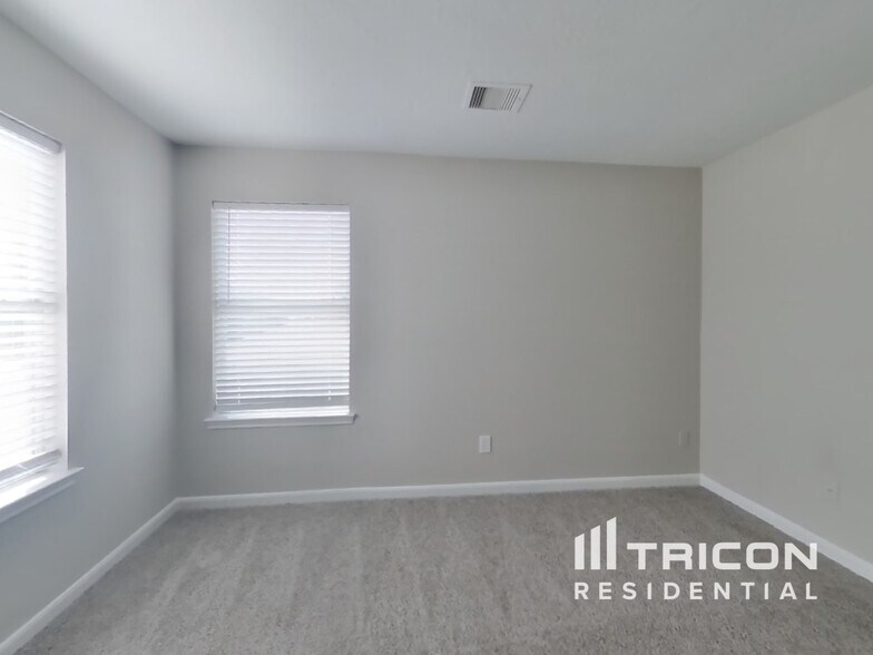 Building Photo - 20603 Fair Castle Dr