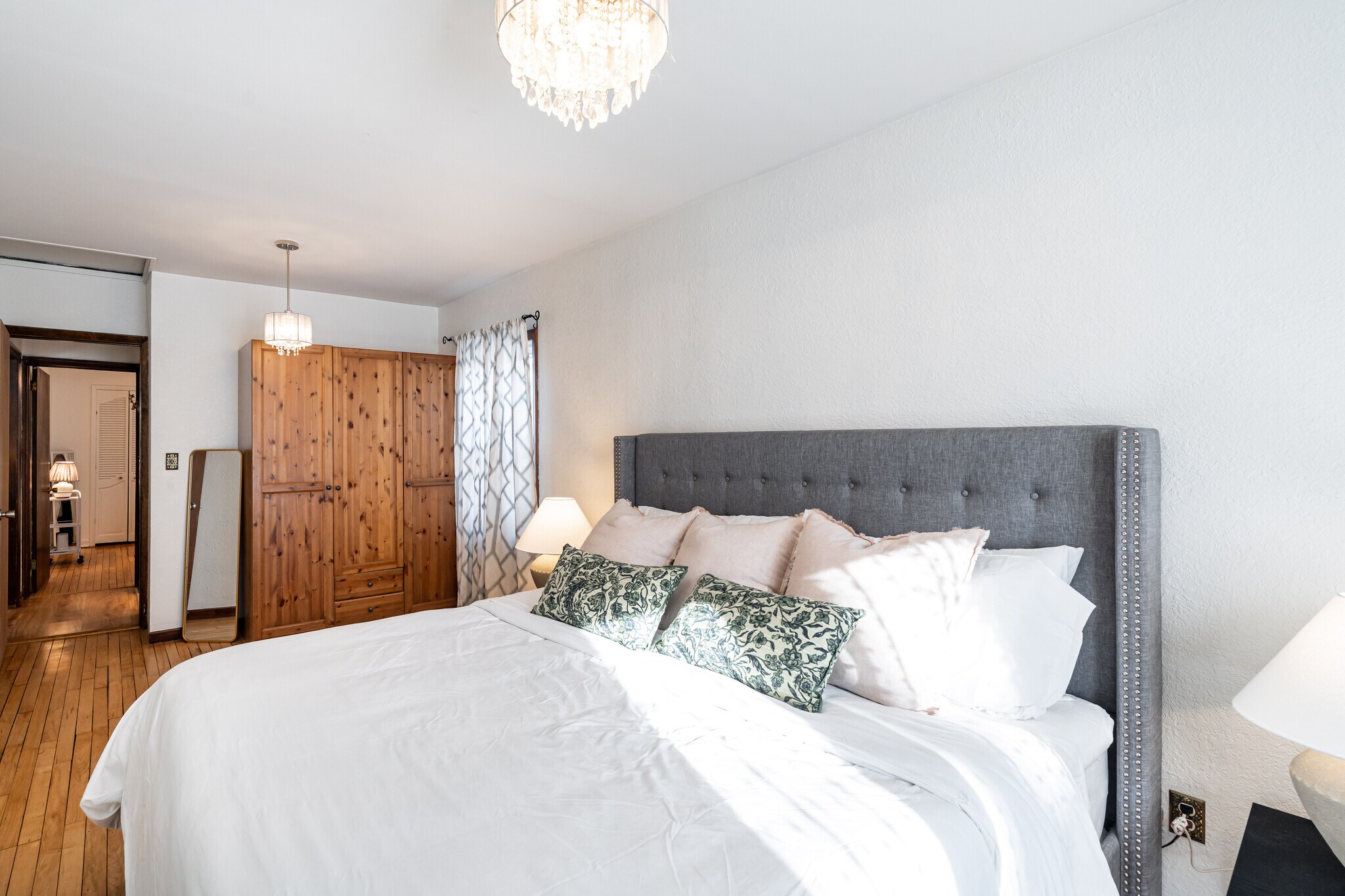 Building Photo - 535 W Montclaire Ave