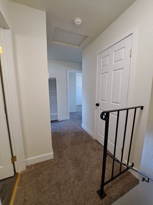 Building Photo - 145 Del Rey Ct