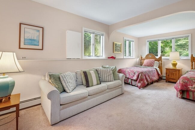 Building Photo - 540 River Rd