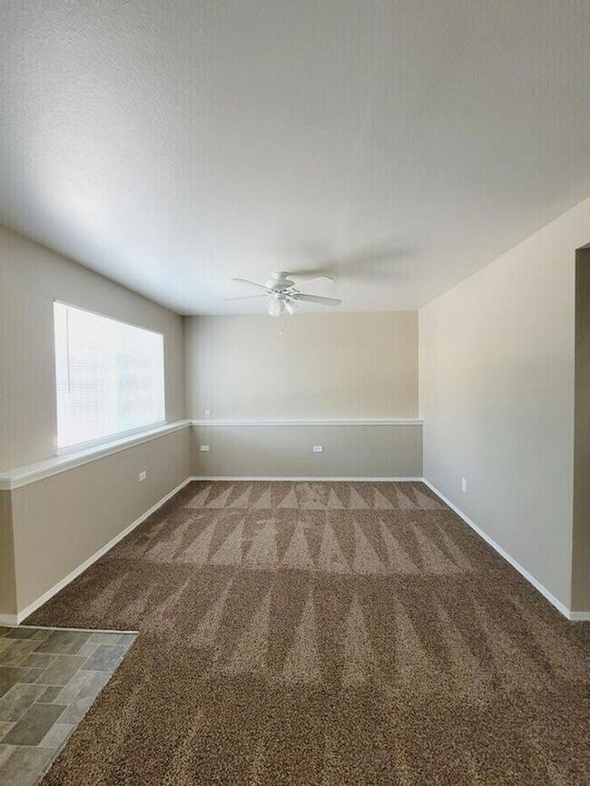 Building Photo - Cozy 2-Bedroom Upper-Level Home in Brookwo...