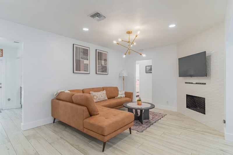 Building Photo - 1520 NE 16th Ave