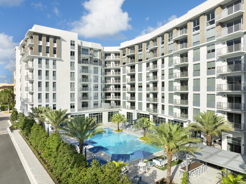 Building Photo - The Marc at Palm Beach Gardens