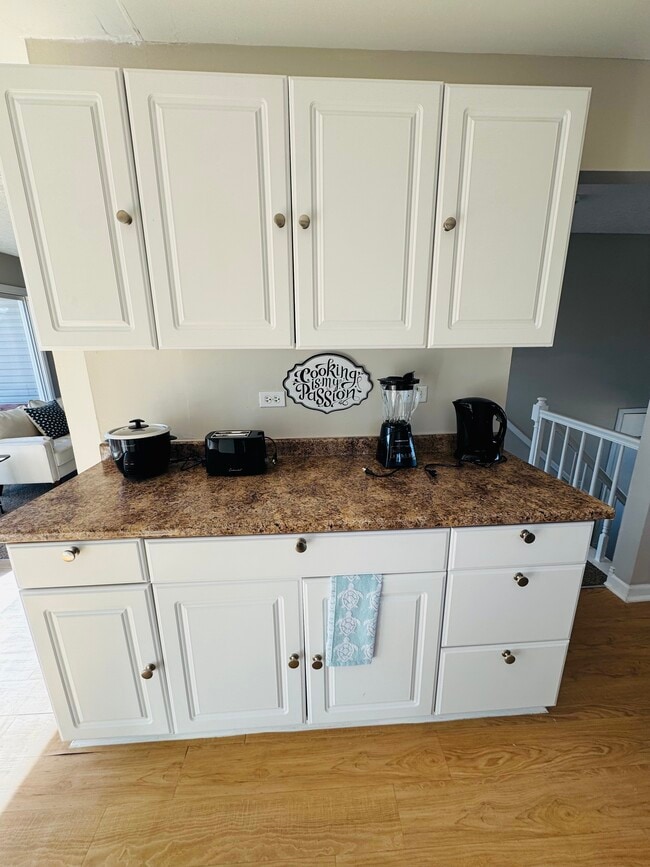 Building Photo - 2363 Cove Dr