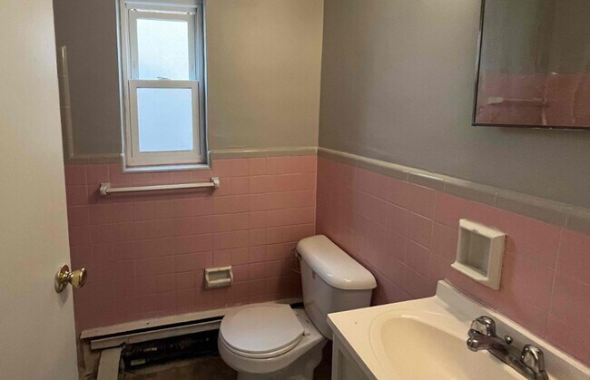 Interior Photo - Lowell 515