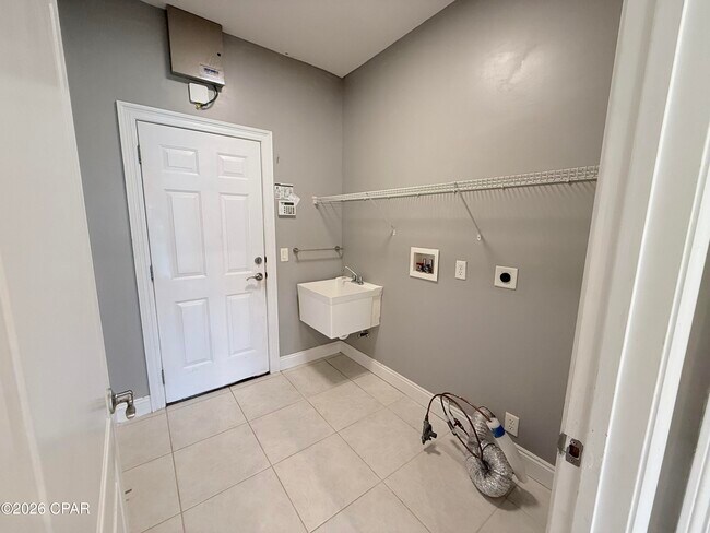 Building Photo - 3719 Bay Tree Rd
