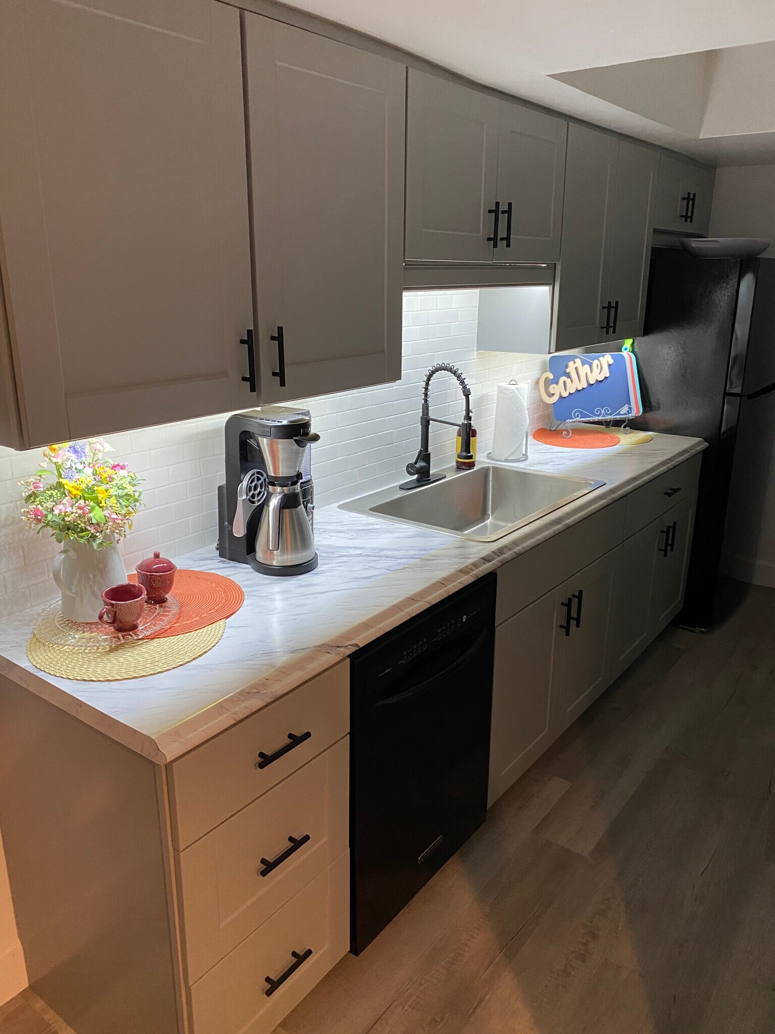 Building Photo - 1143 E Sandpiper Dr