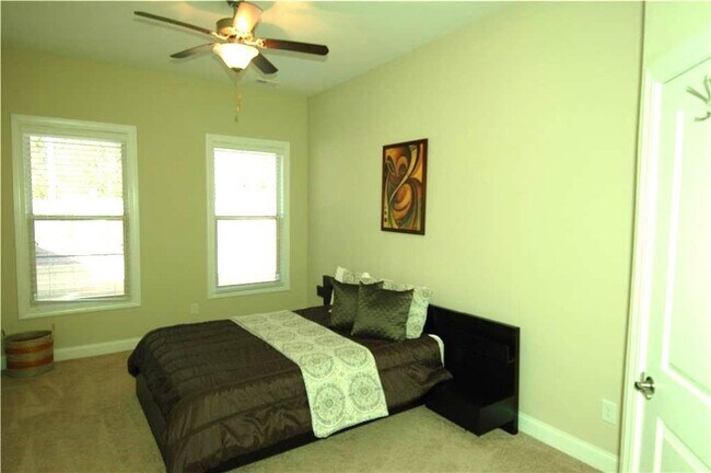 Building Photo - 2575 Walden Estates Dr