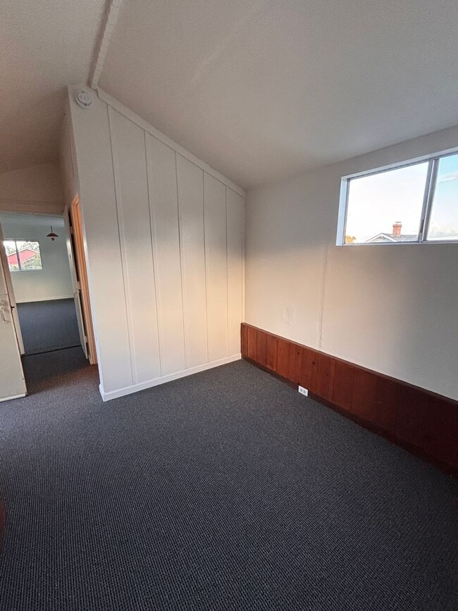 Building Photo - 1 bed/1 bath Studio/Apartment In Monterey - Very close to DLI & NPS