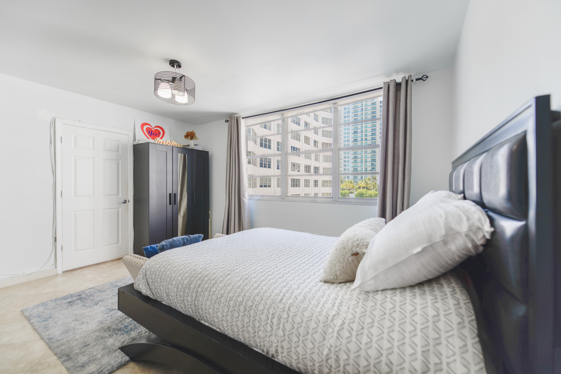 Building Photo - 905 Brickell Bay Dr