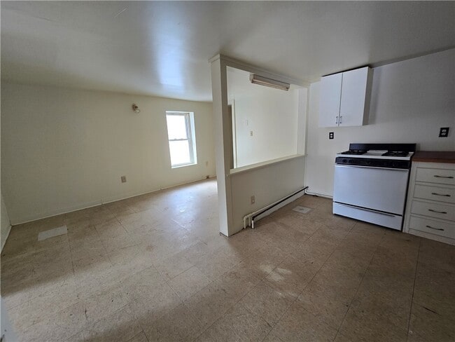 Building Photo - 130 E Elisha St