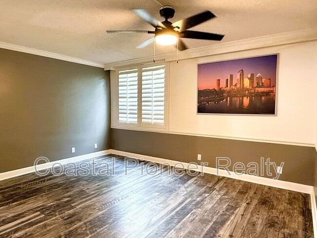 Building Photo - 2614 Cove Cay Dr