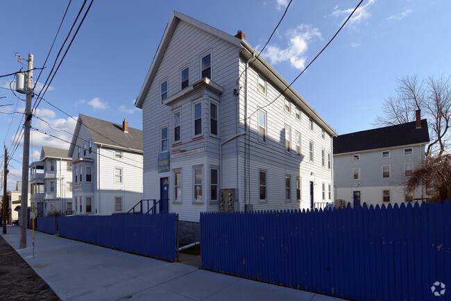 Building Photo - 554-564 Plymouth Ave