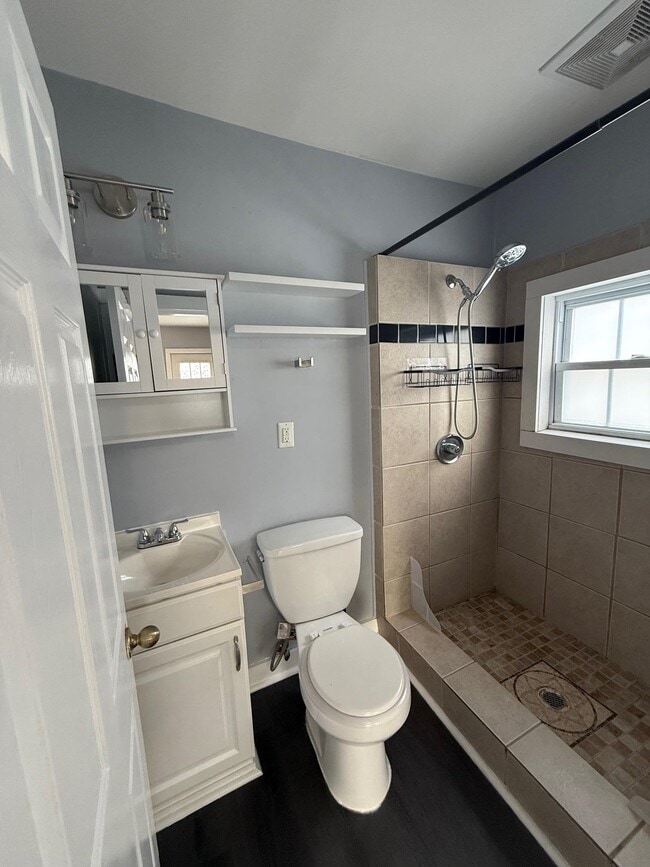 Building Photo - 3 Broadway