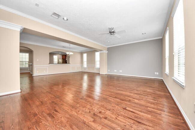Building Photo - 908 W 26th St