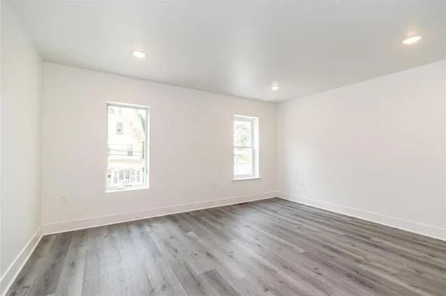 Building Photo - Beautiful Home- ready for move in!