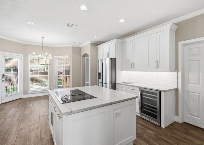 Building Photo - Updated two story. Gated subdivision. Gorgeous patio and yard!