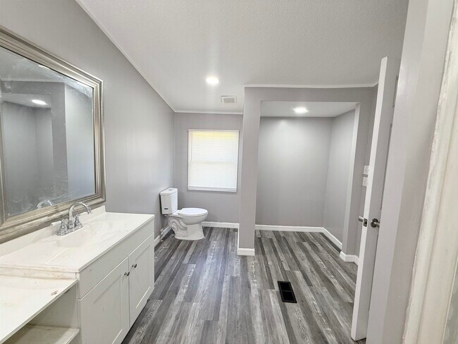 Building Photo - 5050 Box Wood Ct
