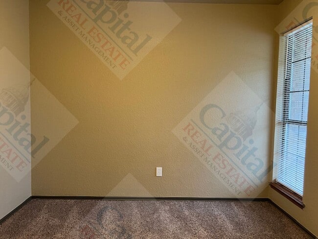 Building Photo - 2 Bedroom Duplex