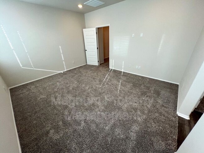 Building Photo - 40636 Birchfield Dr