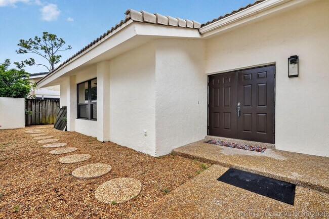 Building Photo - 804 Foxpointe Cir