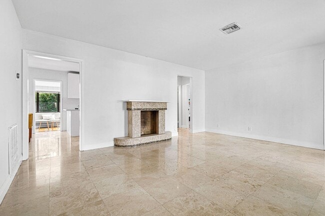 Building Photo - 1430 NE 16th Ave