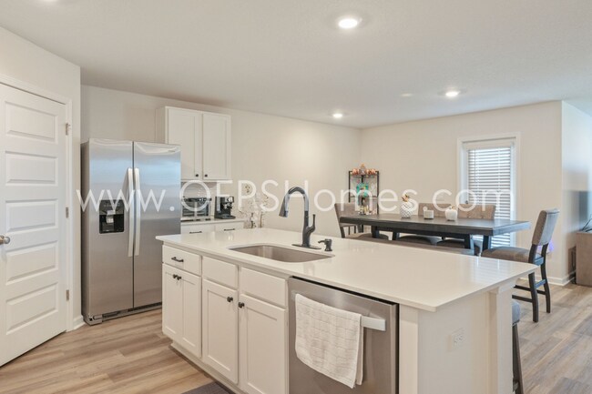 Building Photo - CRESTVIEW 4BED/2BATH - AVAILABLE JUNE 1ST!