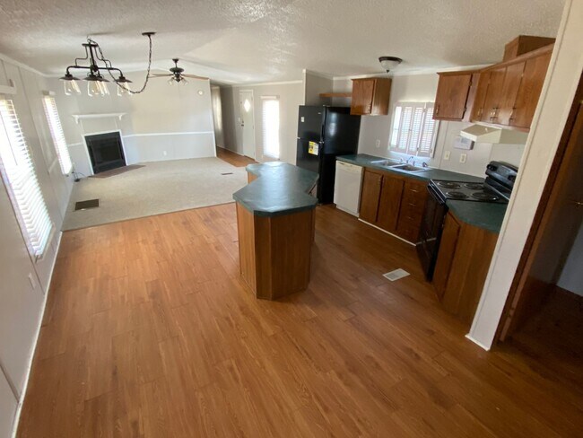 Building Photo - Black Creek Living 2