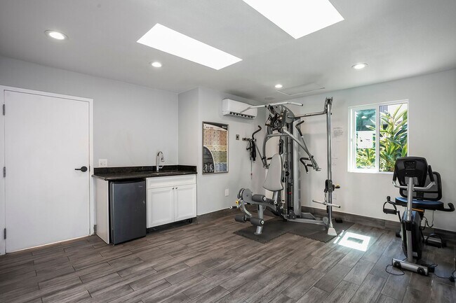 Building Photo - 5252 Orange Ave