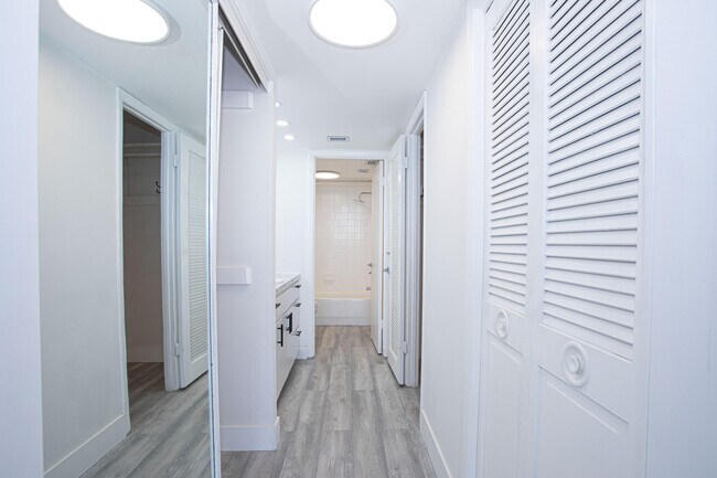 Building Photo - 18021 Biscayne Blvd