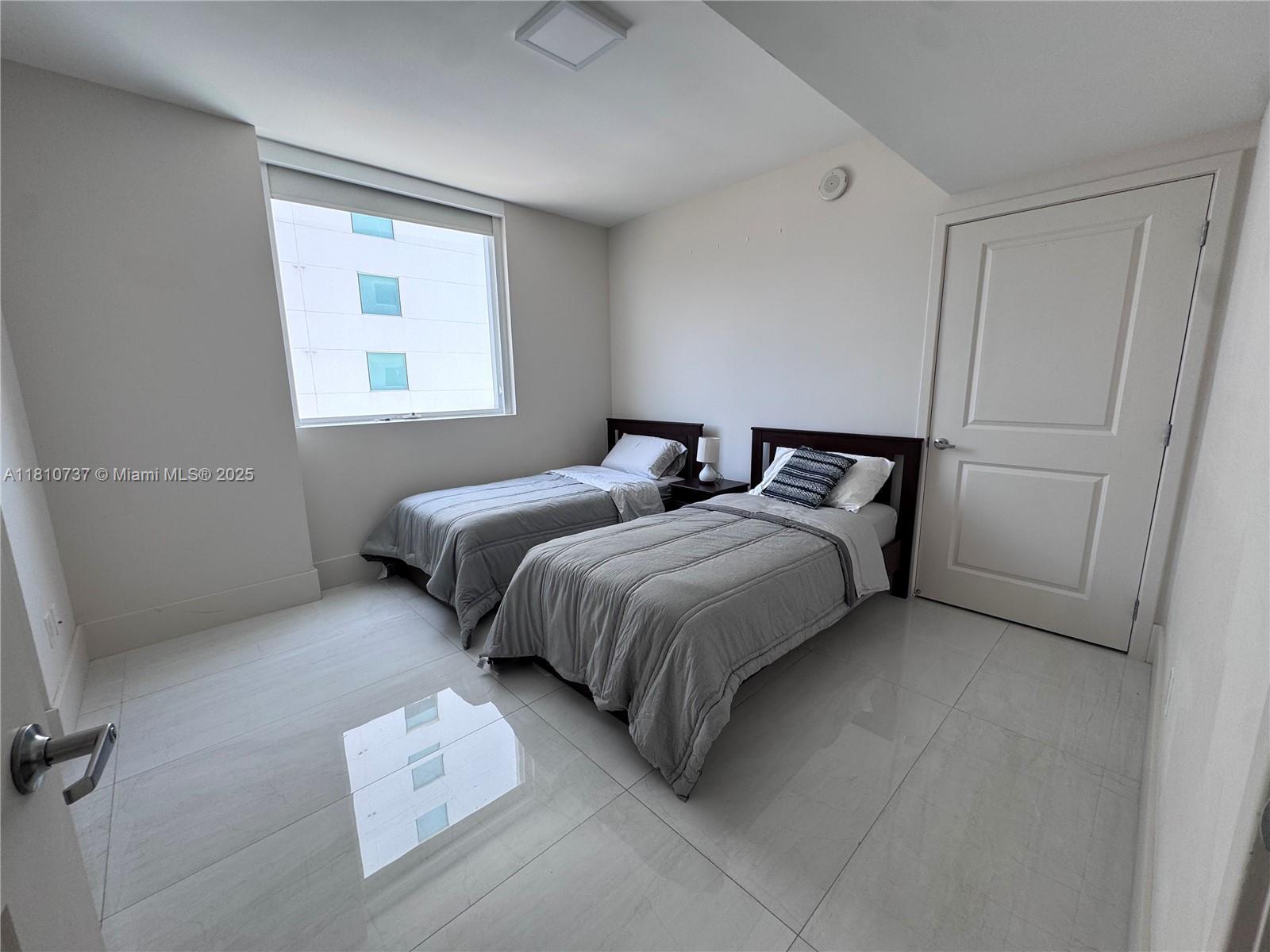 Building Photo - 400 Sunny Isles Blvd