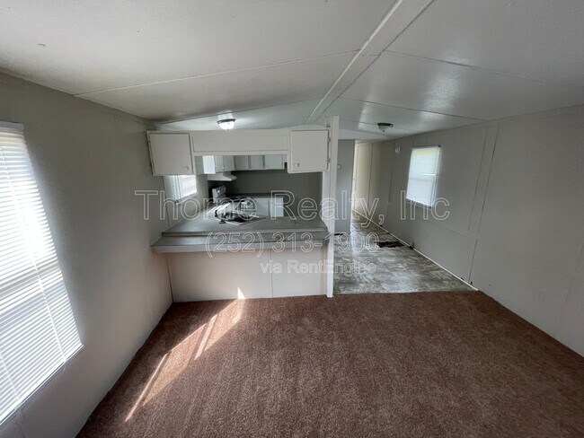 Building Photo - 39 Travis Ln